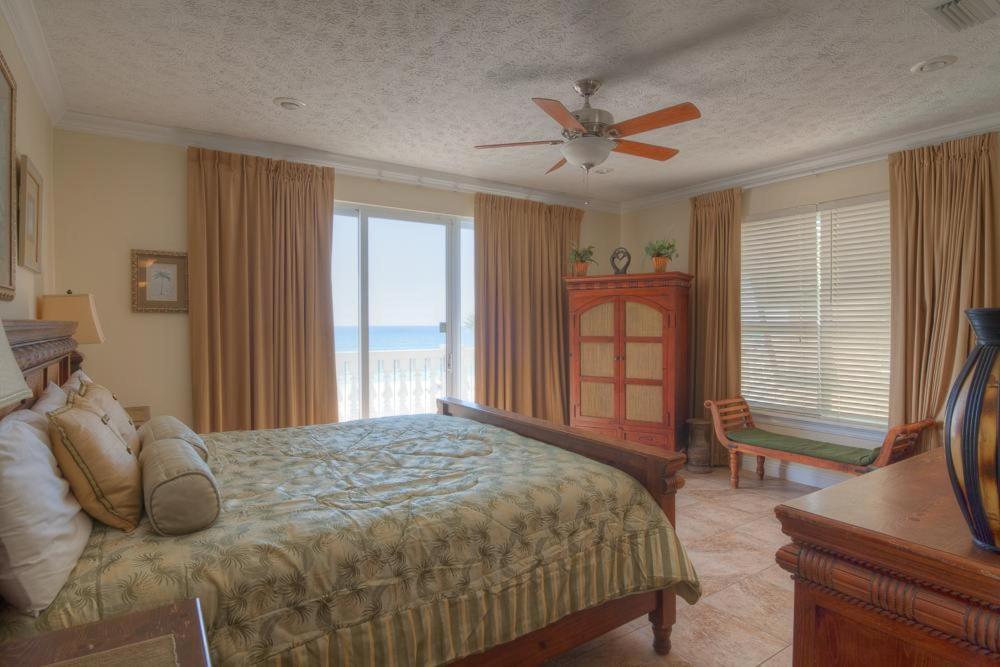 Villa Surf Song - Beachfront With Swimspa!