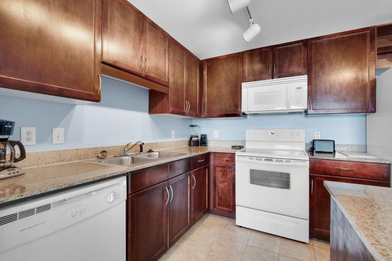 Laketown Wharf 1422 Holiday home