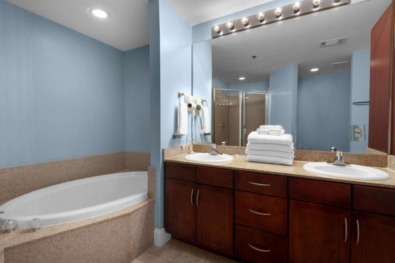 Holiday home Laketown Wharf 1422