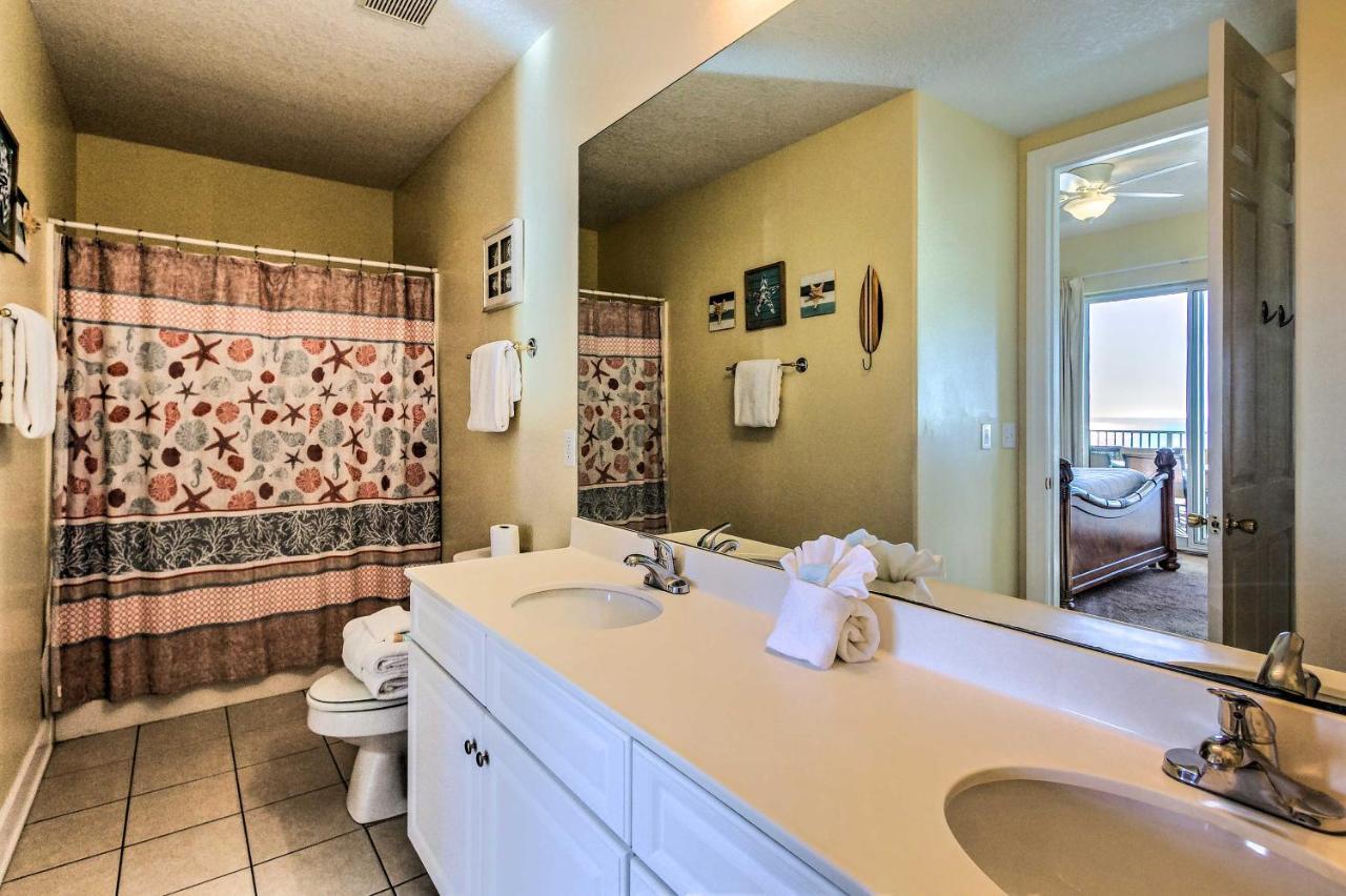 Beachfront With Amenities And Ocean Views Apartment