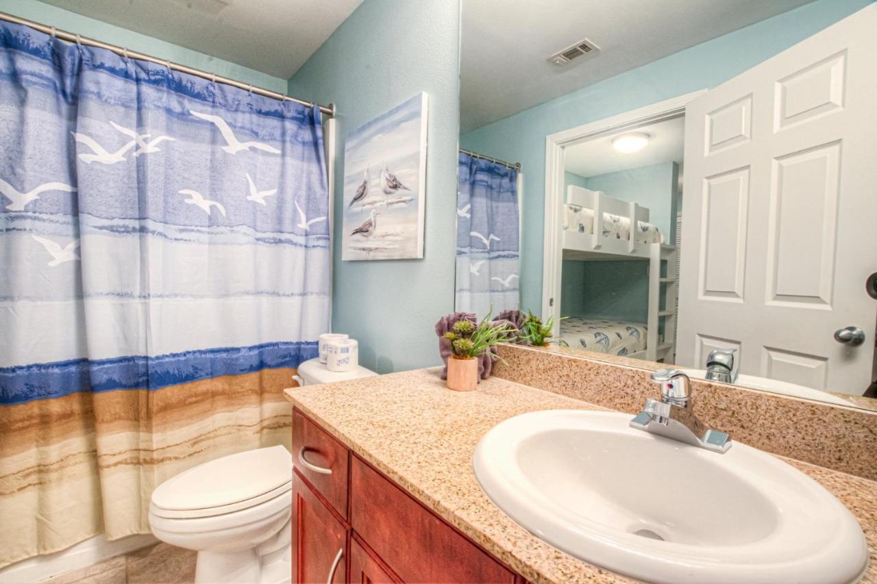 Beautiful 3 Bd Laketown Wharf 1133- Amenities!