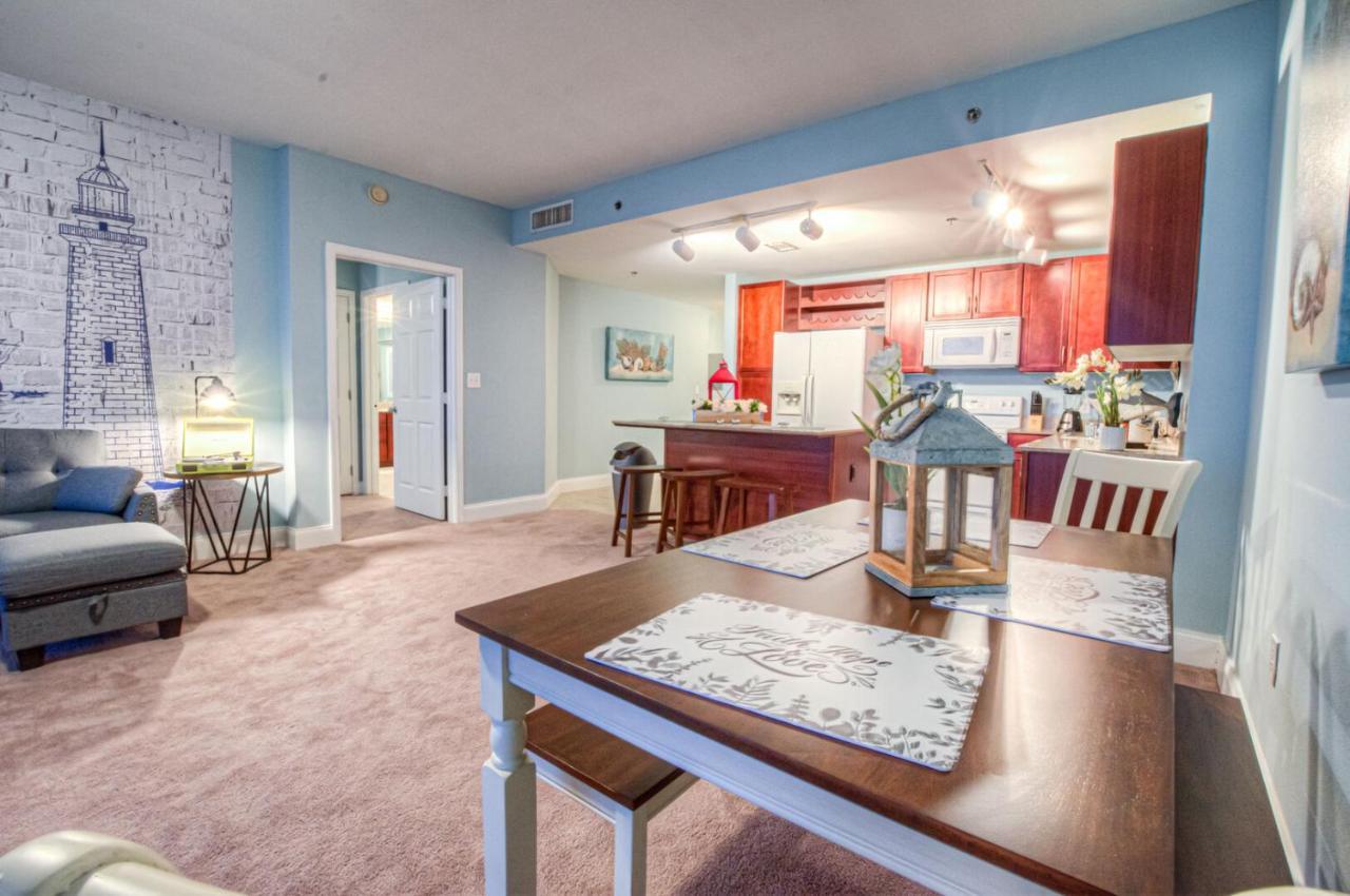 Beautiful 3 Bd Laketown Wharf 1133- Amenities! Holiday home