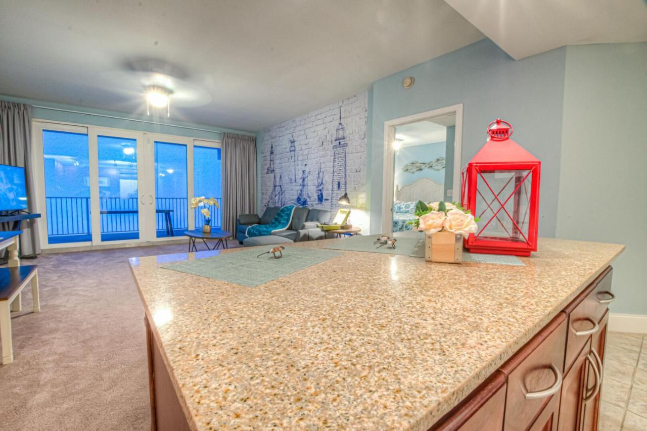 Beautiful 3 Bd Laketown Wharf 1133- Amenities! Holiday home