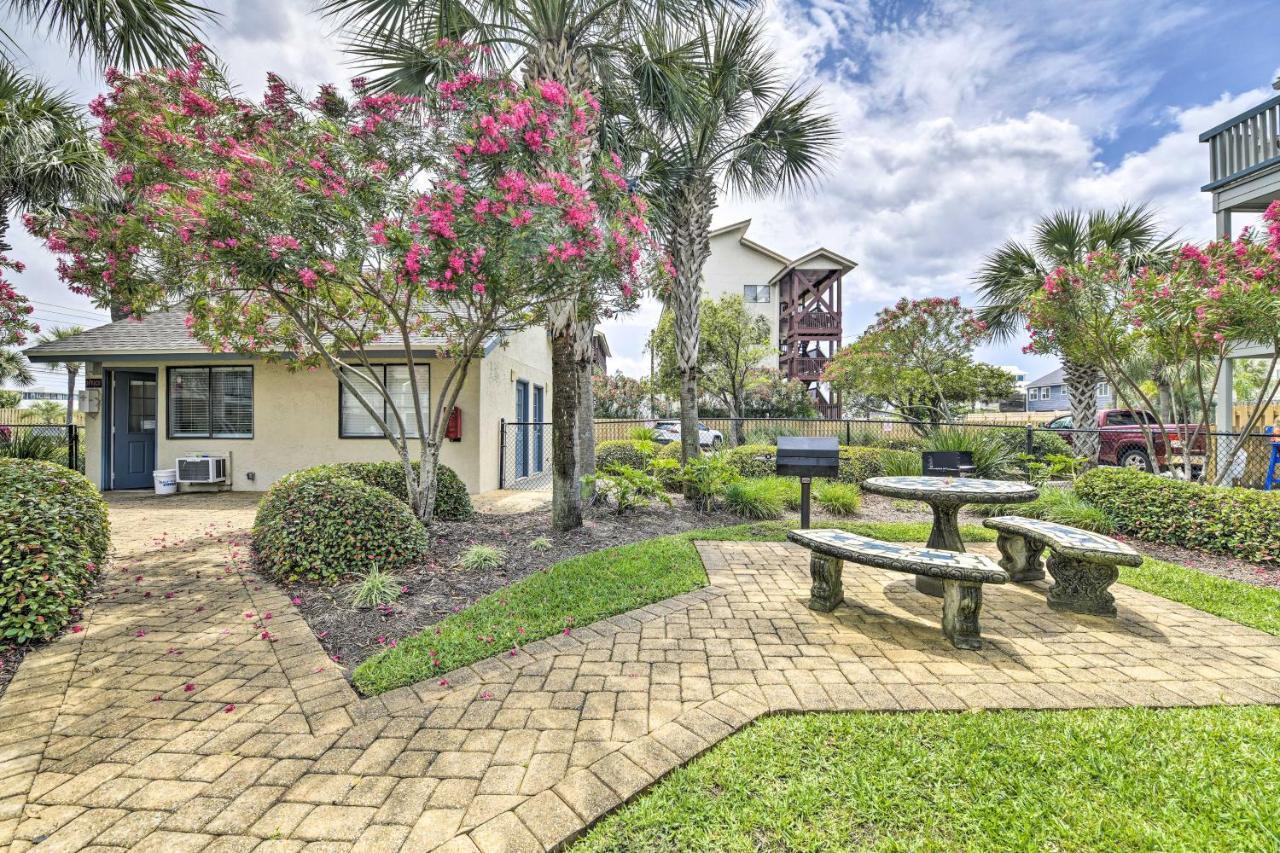 Apartment Panama With Balcony And Pool, Walk To *
