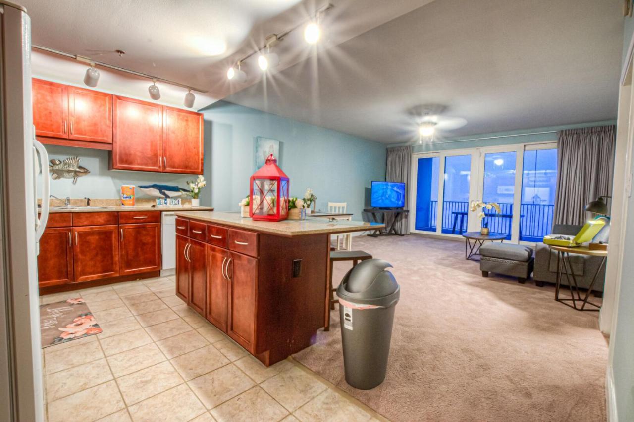 Beautiful 3 Bd Laketown Wharf 1133- Amenities! Holiday home *