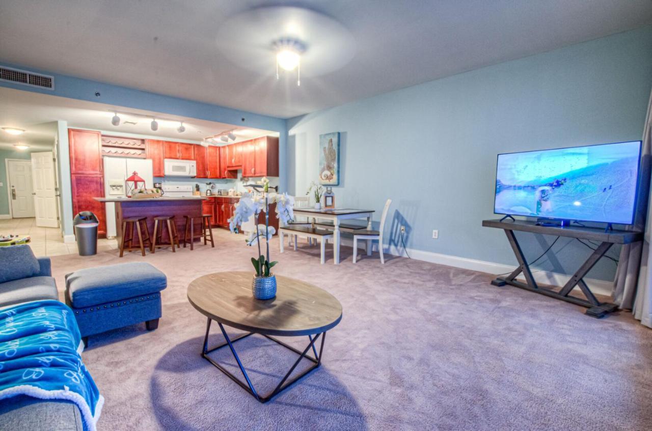 Beautiful 3 Bd Laketown Wharf 1133- Amenities! Holiday home *