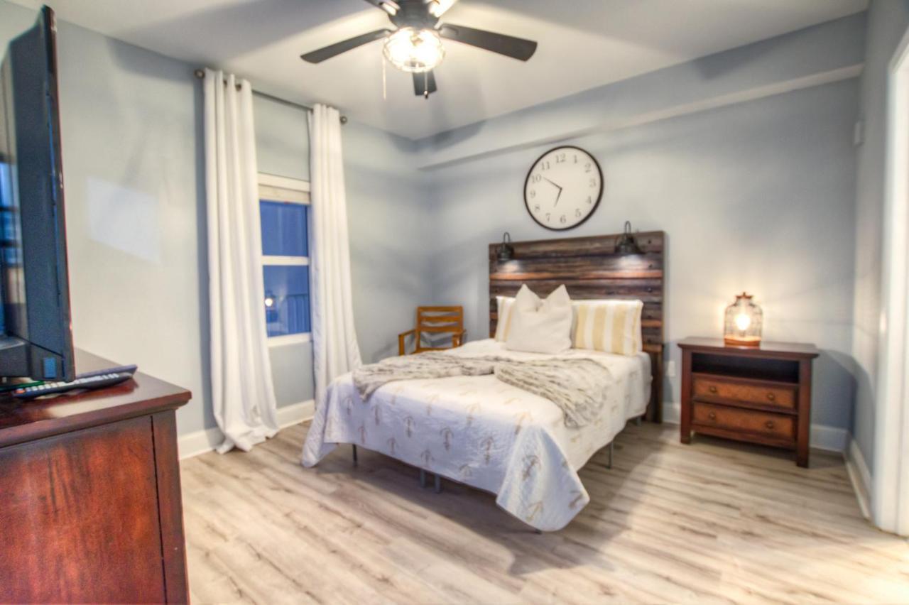 Brand New! Laketown Wharf 633! Amazing 3 Bd, Great Location, And Awesome Amenities! Holiday home