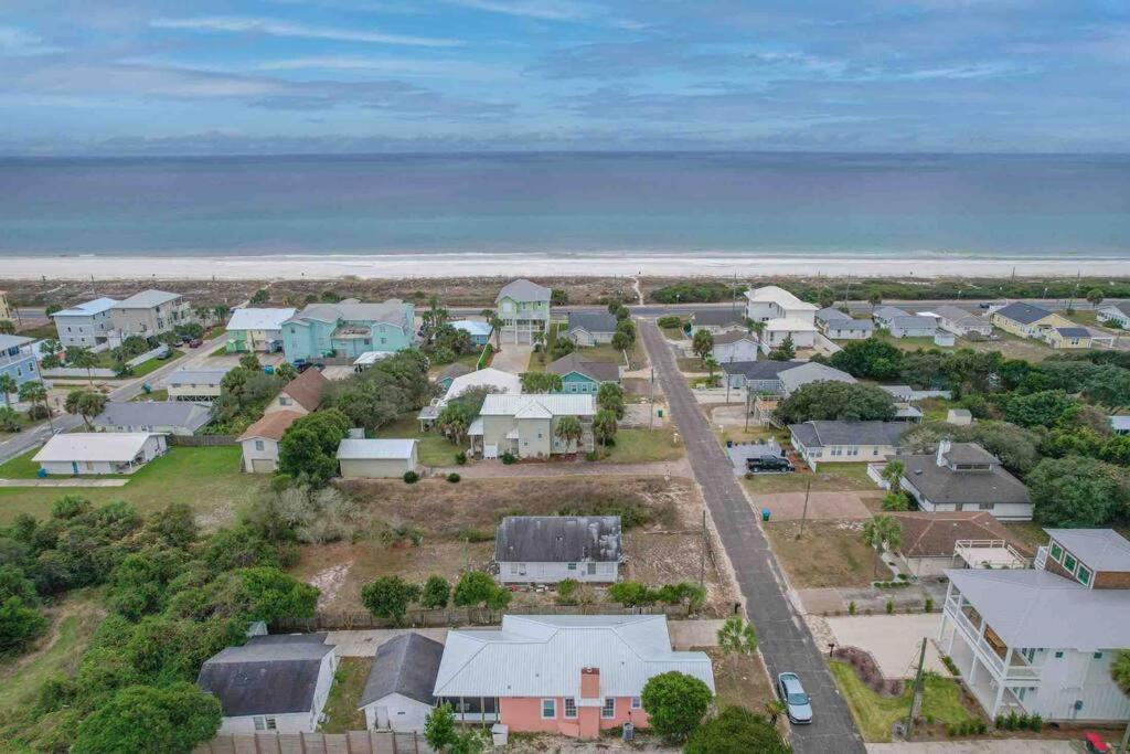 The Coastal Cottage, Steps From The Beach Holiday home *