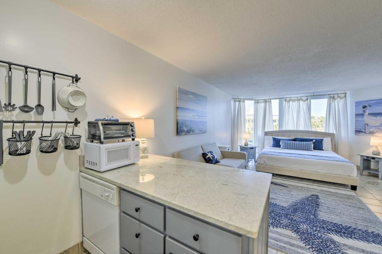 Apartment Sandpiper Pcb Retreat With Pool!