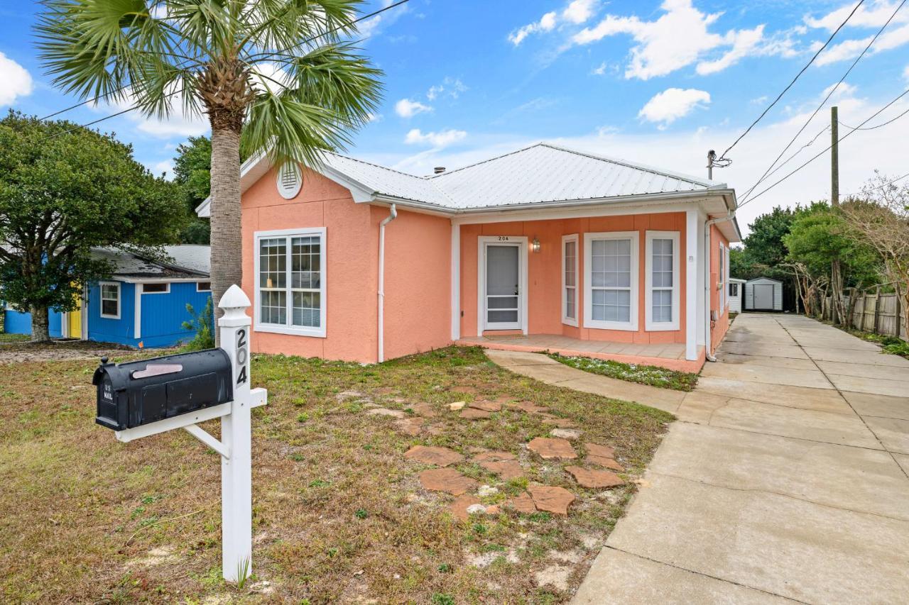 The Coastal Cottage, Steps From The Beach *