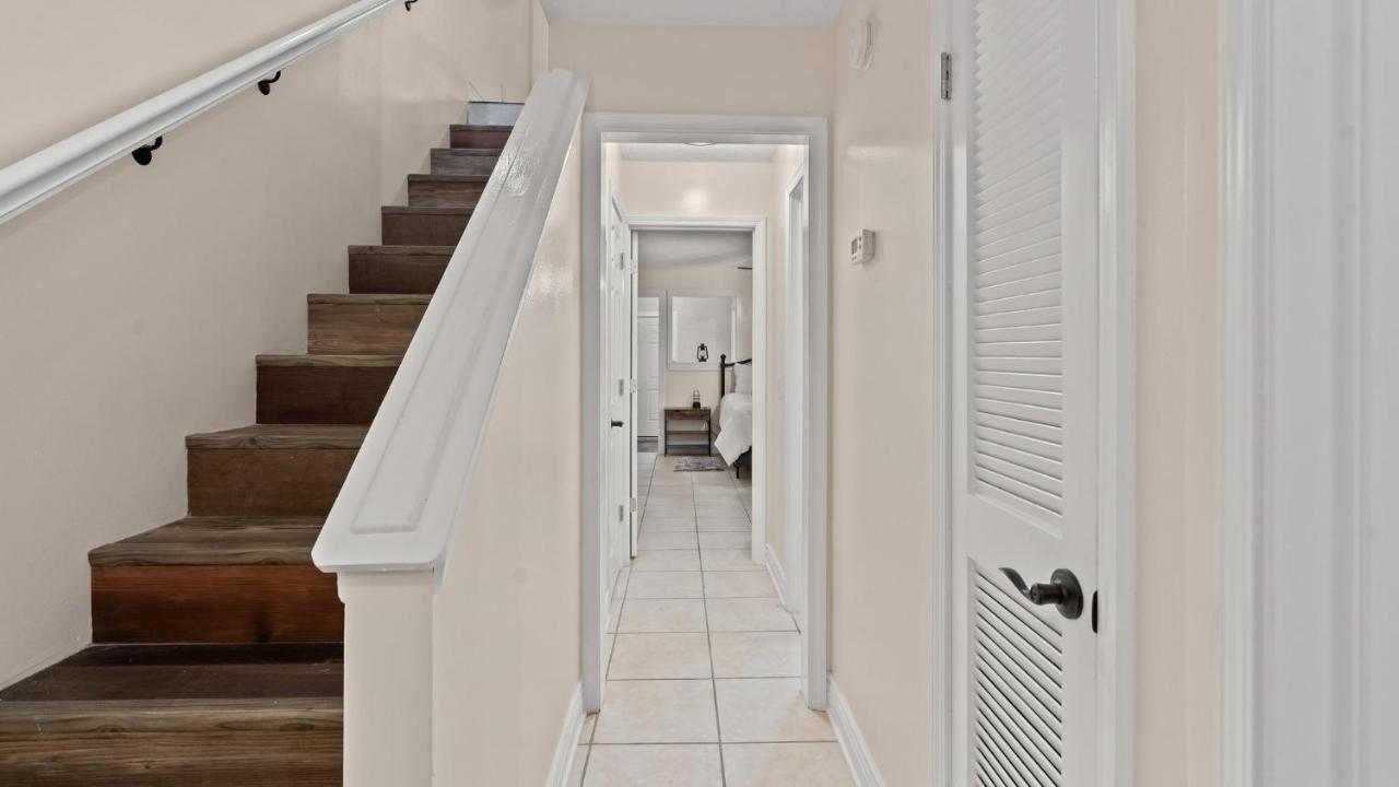 Pet Friendly Townhome With Gulf Views And Hot Tub Right Across From And Schooners Apartment *