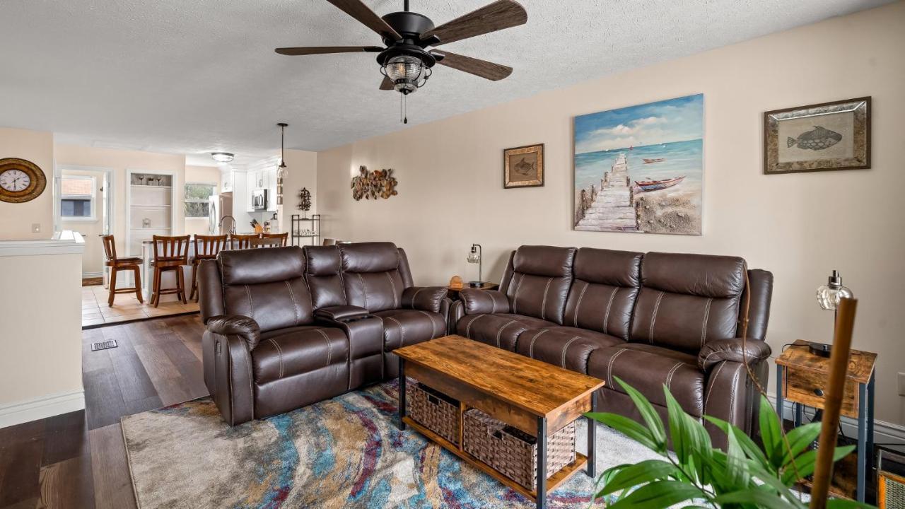 Apartment Pet Friendly Townhome With Gulf Views And Hot Tub Right Across From And Schooners *