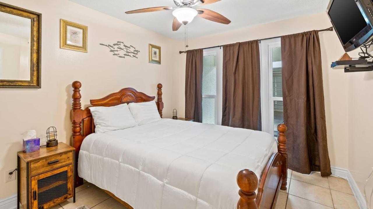 Apartment Pet Friendly Townhome With Gulf Views And Hot Tub Right Across From And Schooners Panama City Beach