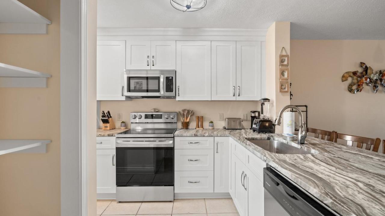 Pet Friendly Townhome With Gulf Views And Hot Tub Right Across From And Schooners * Panama City Beach