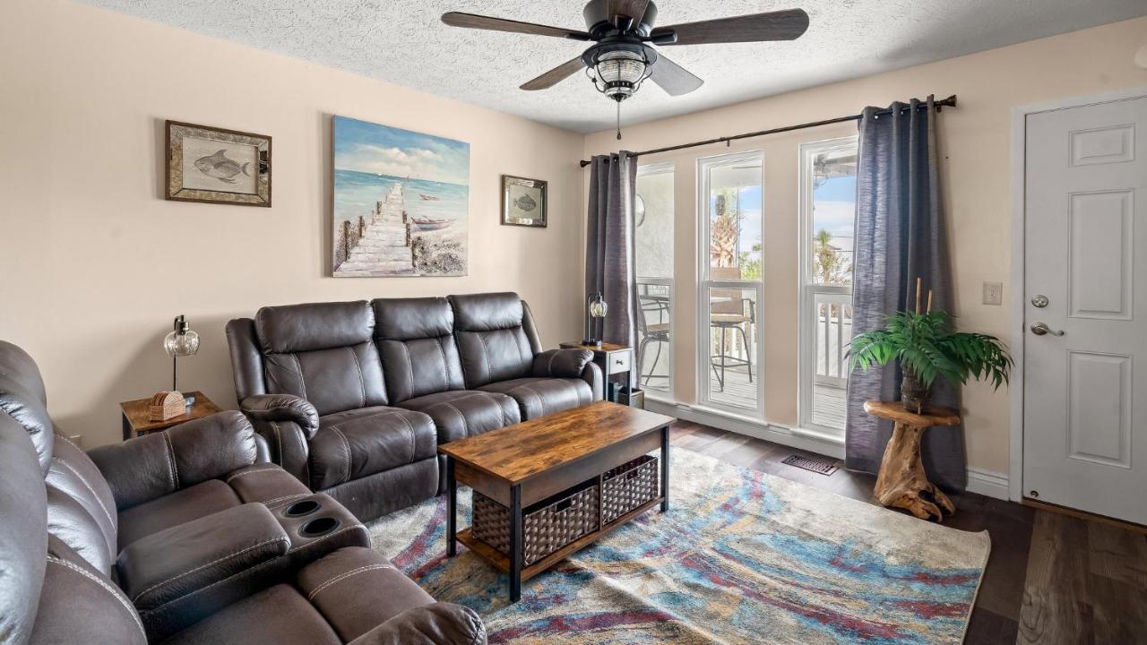 Pet Friendly Townhome With Gulf Views And Hot Tub Right Across From And Schooners *
