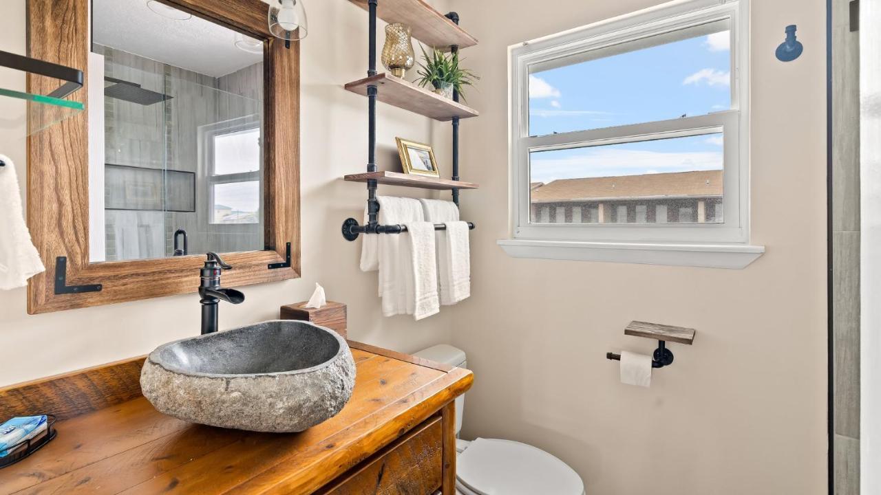 Pet Friendly Townhome With Gulf Views And Hot Tub Right Across From And Schooners Apartment Panama City Beach