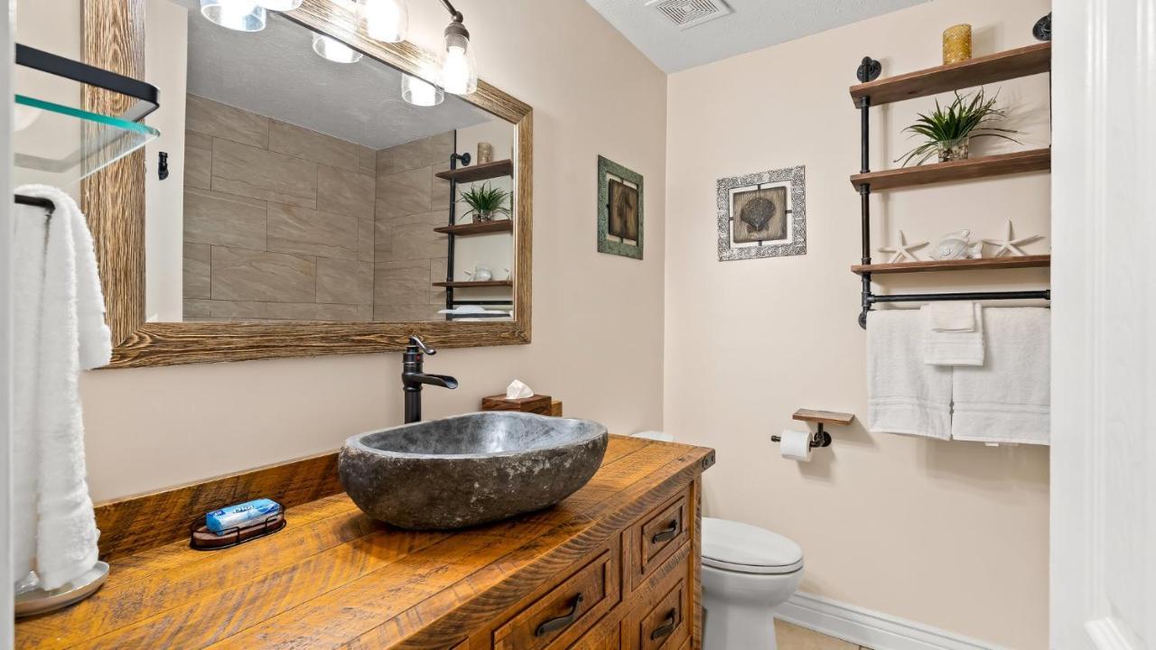Apartment Pet Friendly Townhome With Gulf Views And Hot Tub Right Across From And Schooners