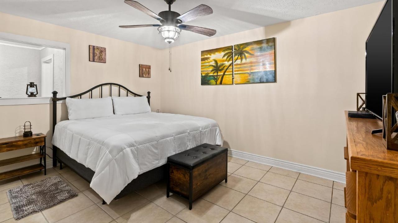 Pet Friendly Townhome With Gulf Views And Hot Tub Right Across From And Schooners * Panama City Beach