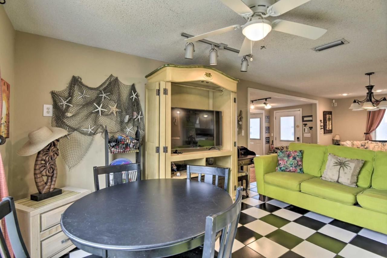 Cozy Pcb About 1 Block To Beach!