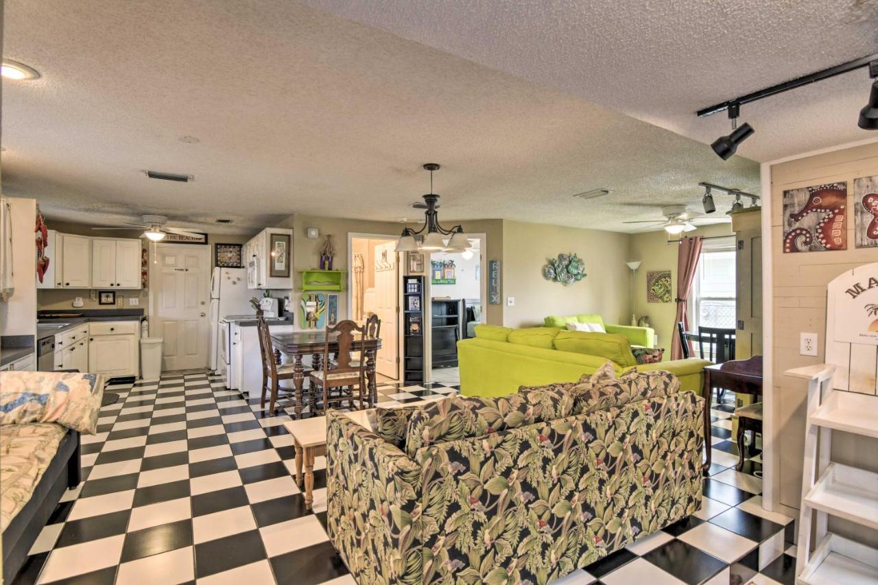 Holiday home Cozy Pcb About 1 Block To Beach!
