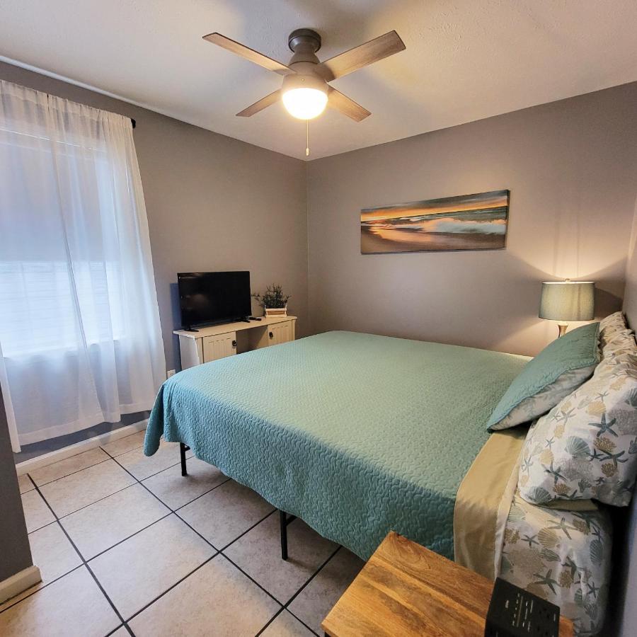 Alpha Retreats Apartment