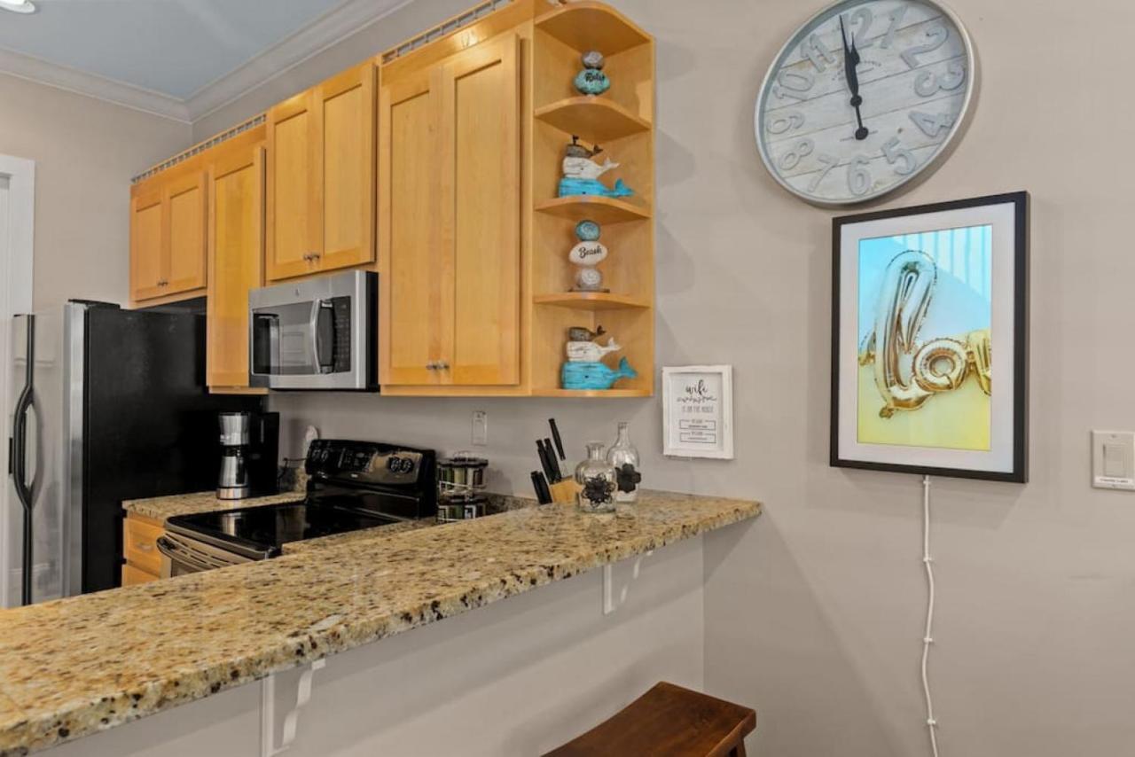 Searenity Now - Sznl Hot Tub, Community Pool, 5 Min Walk To Beach, Free Daily Activities, & More! Holiday home