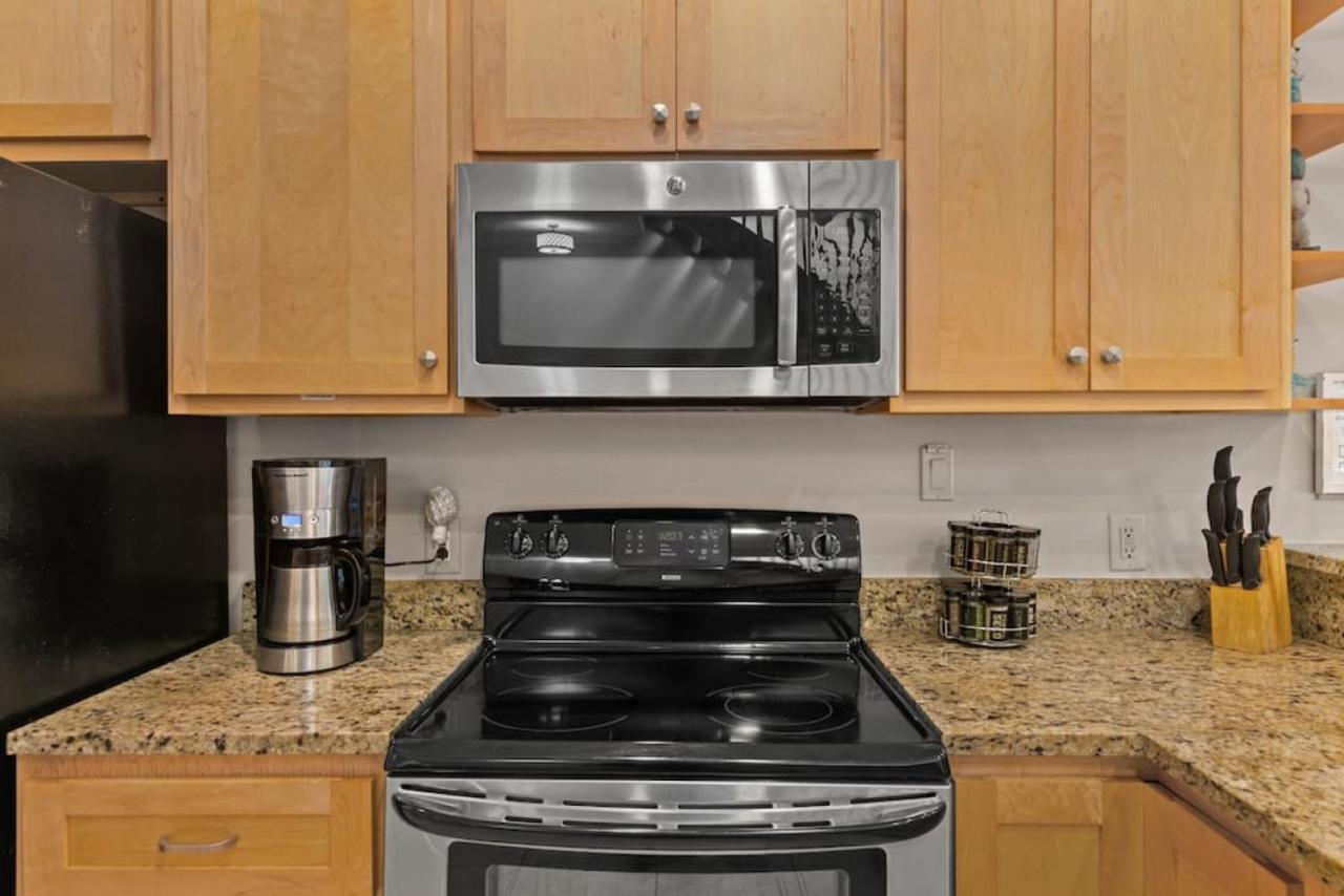 Holiday home Searenity Now - Sznl Hot Tub, Community Pool, 5 Min Walk To Beach, Free Daily Activities, & More! Panama City Beach