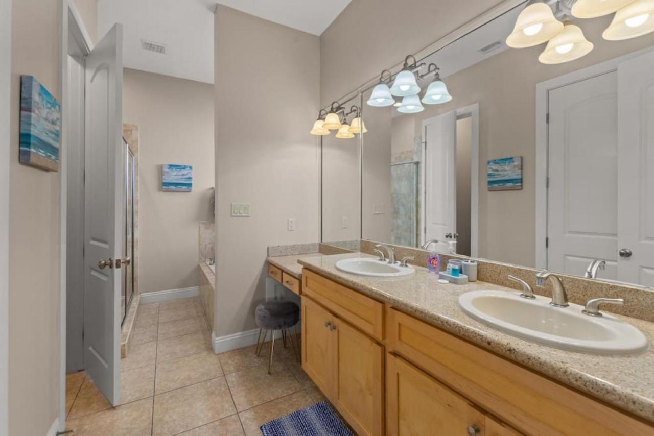 Holiday home Searenity Now - Sznl Hot Tub, Community Pool, 5 Min Walk To Beach, Free Daily Activities, & More!