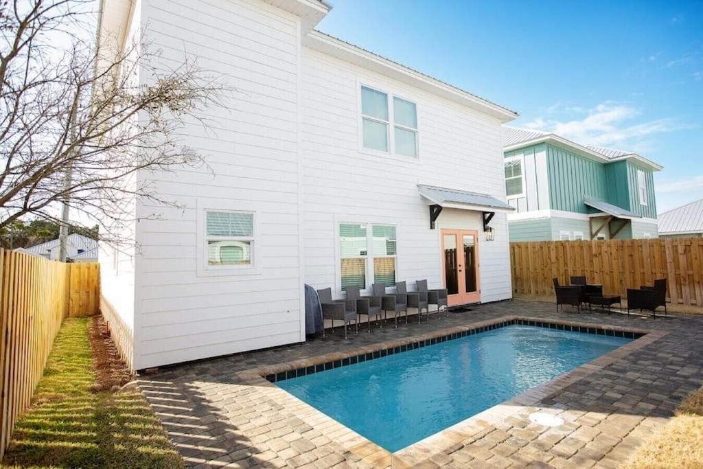Coral Reef - Brand New Build, Pet Friendly, Private Pool! Sleeps 9! Holiday home *
