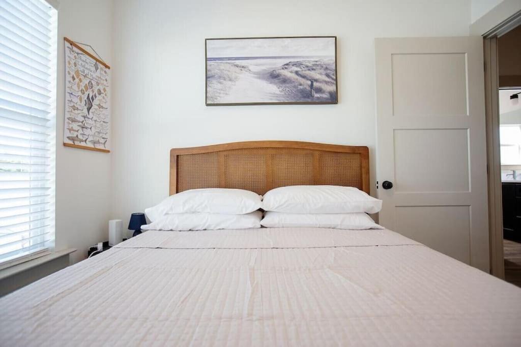 Coral Reef - Brand New Build, Pet Friendly, Private Pool! Sleeps 9! Holiday home