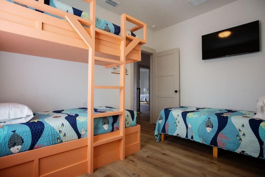 Holiday home Coral Reef - Brand New Build, Pet Friendly, Private Pool! Sleeps 9! *