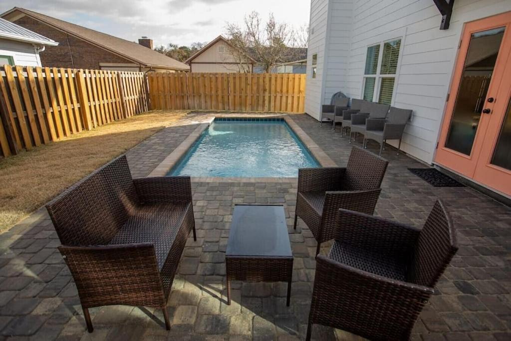 Holiday home Coral Reef - Brand New Build, Pet Friendly, Private Pool! Sleeps 9! *
