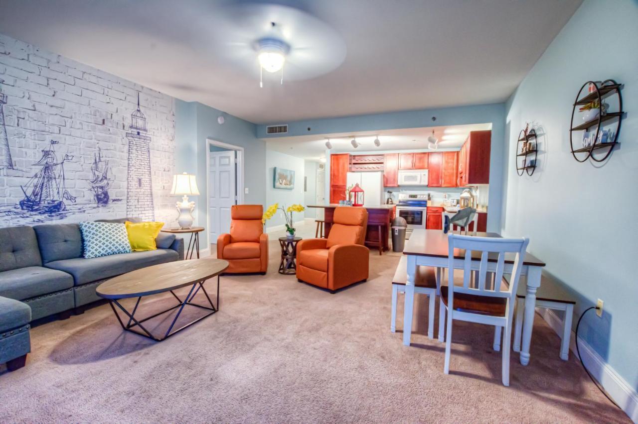 Beautiful 3 Bd Laketown Wharf 1133- Amenities! Holiday home *