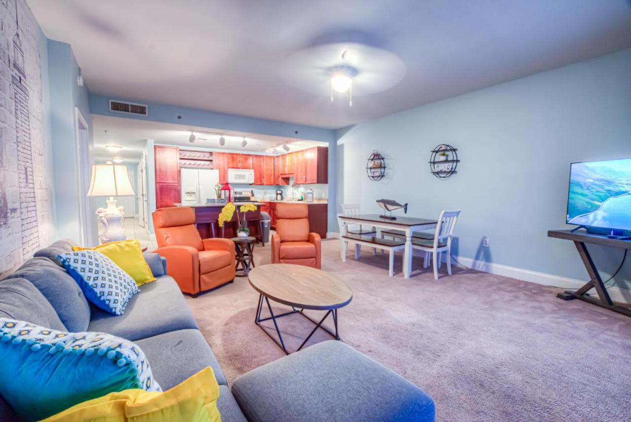 Beautiful 3 Bd Laketown Wharf 1133- Amenities!