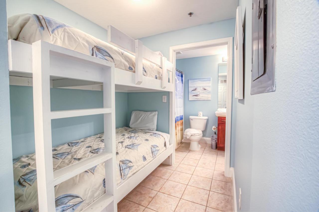 Beautiful 3 Bd Laketown Wharf 1133- Amenities! Holiday home