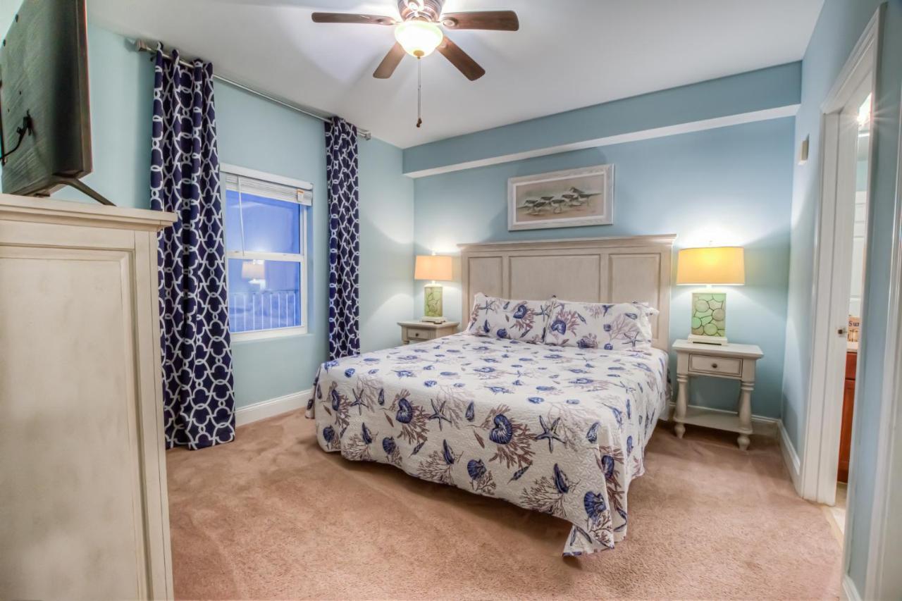 Beautiful 3 Bd Laketown Wharf 1133- Amenities! Holiday home