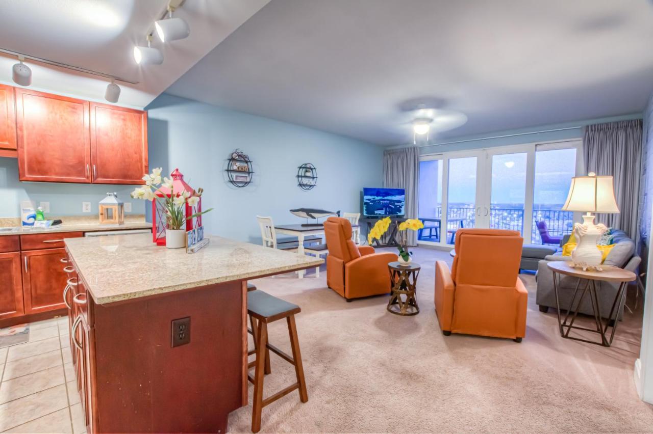 Beautiful 3 Bd Laketown Wharf 1133- Amenities! Holiday home *