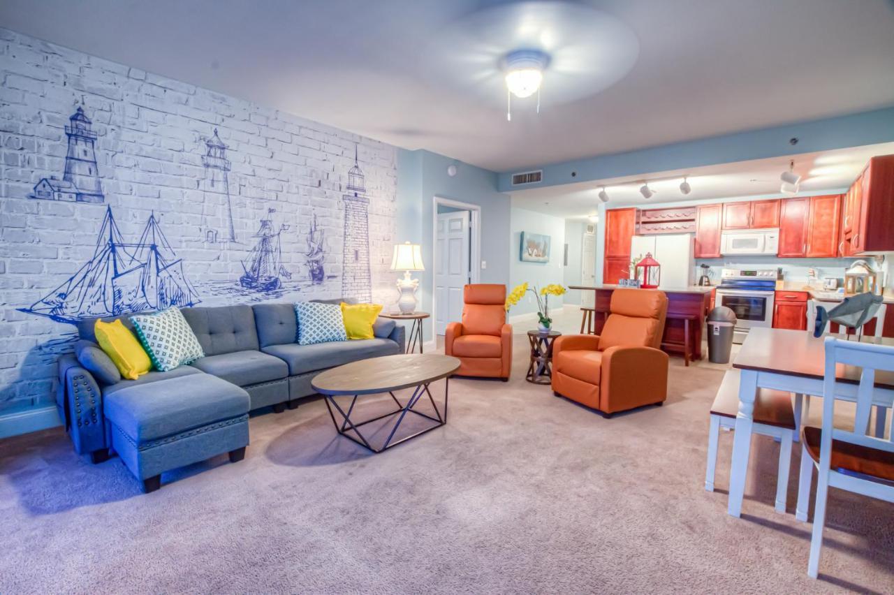 Beautiful 3 Bd Laketown Wharf 1133- Amenities!