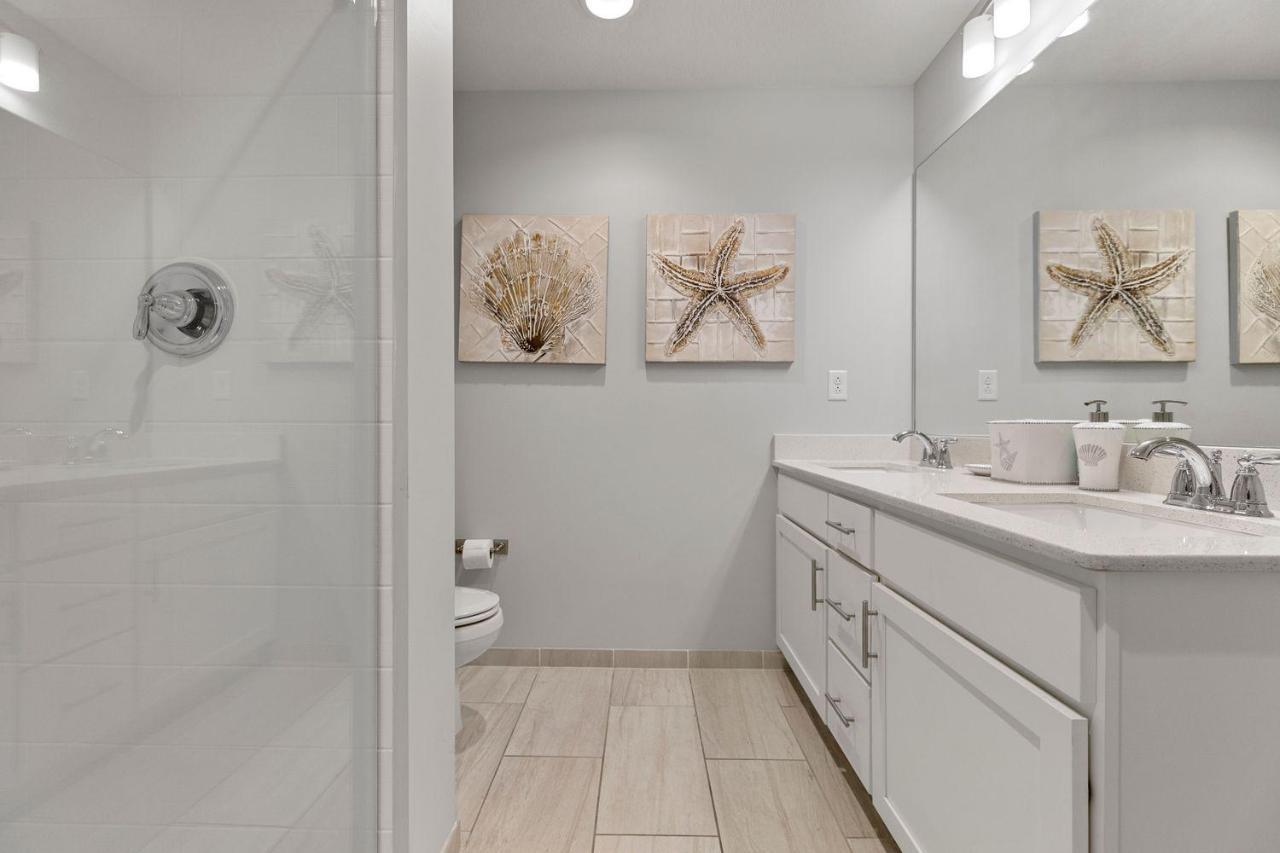 Modern Vibe With A Breathtaking View - Stunning Pool - Pier Park Apartment
