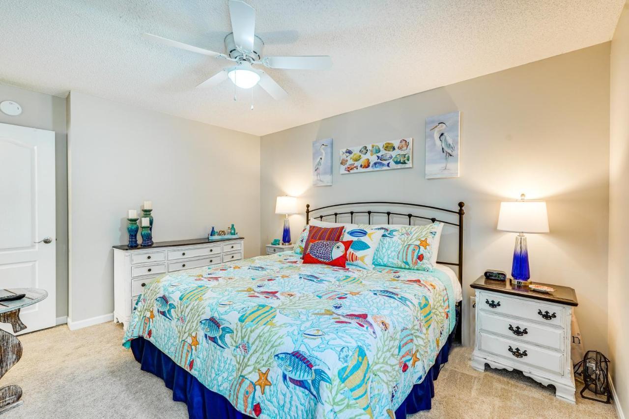 Pcb Getaway Pool Access, Walk To Beach! Apartment