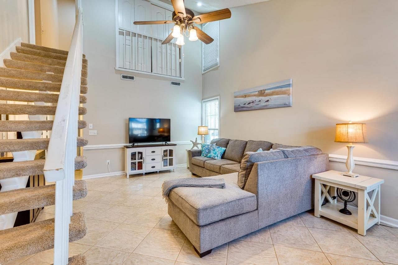 Apartment Pcb Getaway Pool Access, Walk To Beach! *