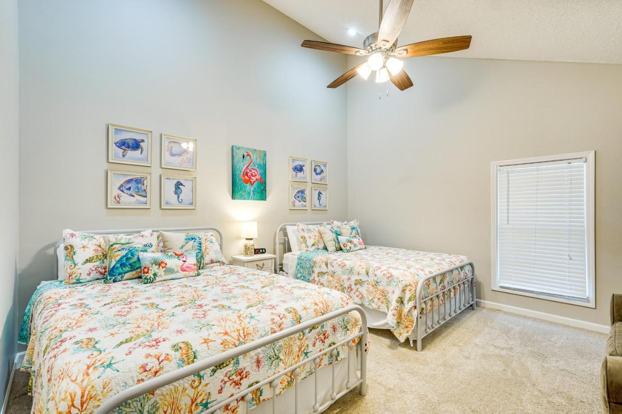 Apartment Pcb Getaway Pool Access, Walk To Beach!