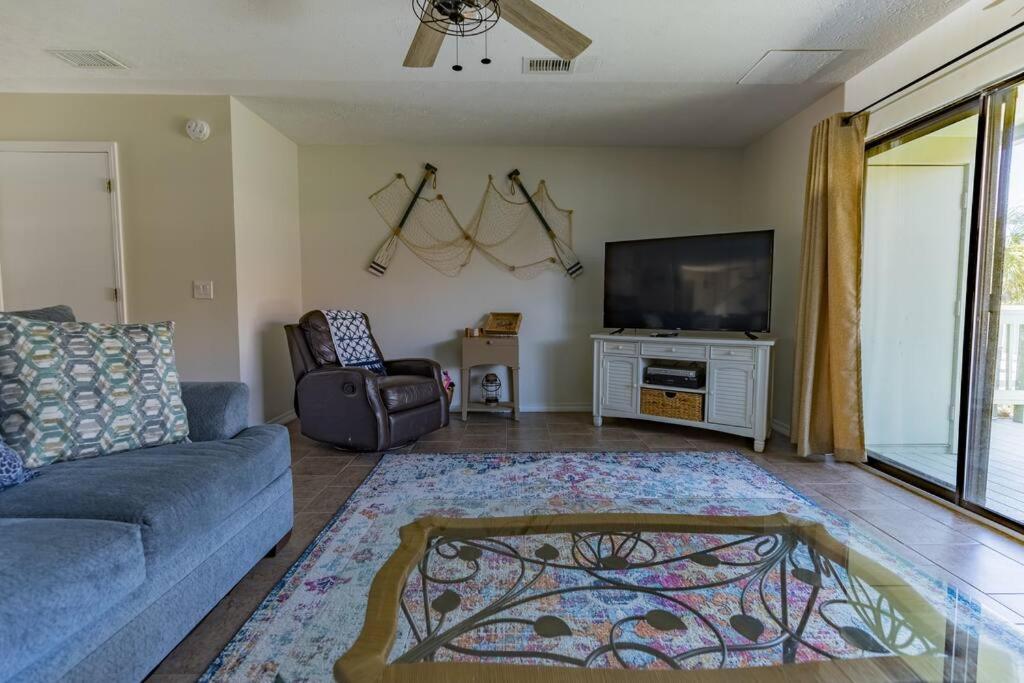 Spacious Family Hideaway On The Emerald Coast!