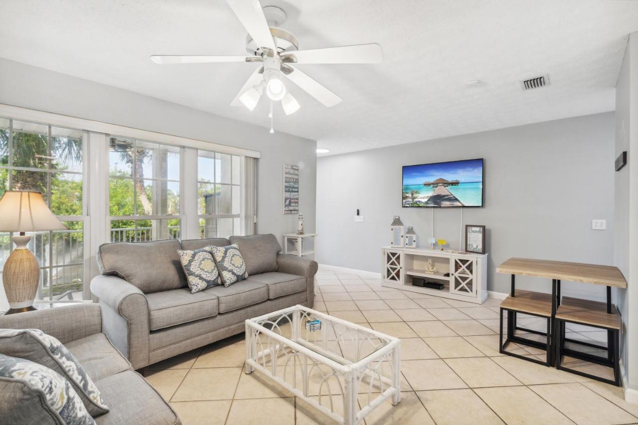 Holiday home Beachside Paradise Sleeps 8 Pools Mini Golf & Panama City Beach