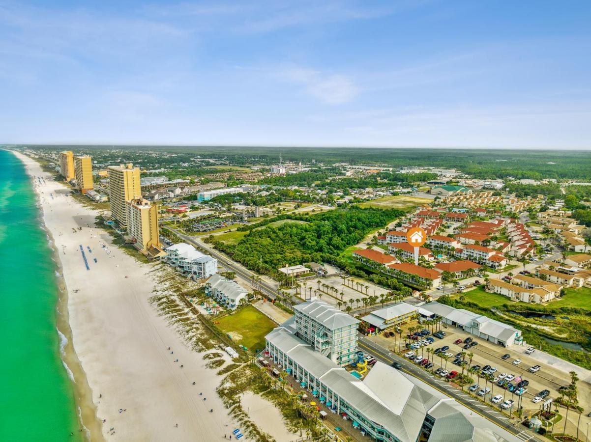 Holiday home Beachside Paradise Sleeps 8 Pools Mini Golf &