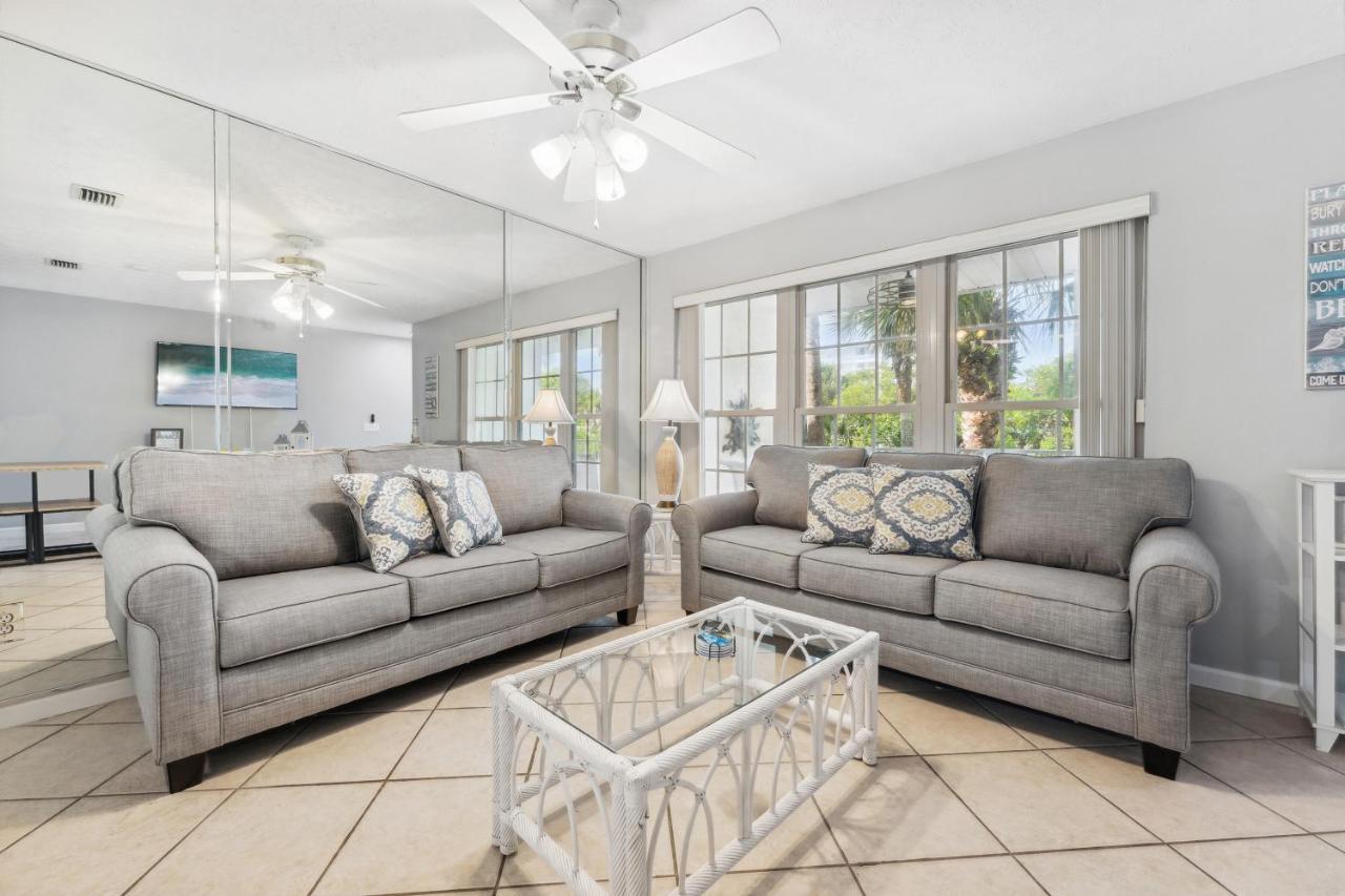 Beachside Paradise Sleeps 8 Pools Mini Golf & * Panama City Beach