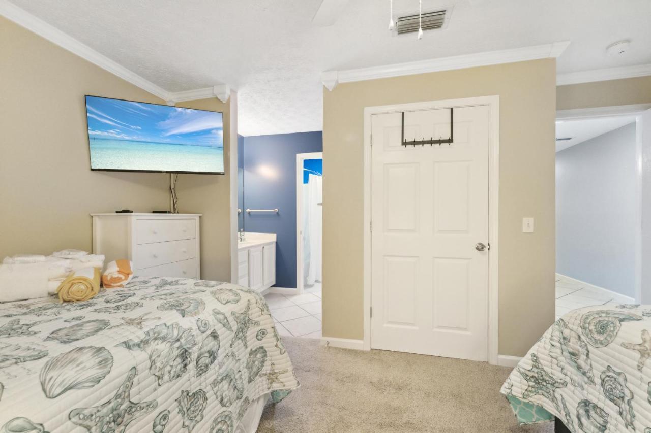 Beachside Paradise Sleeps 8 Pools Mini Golf & Panama City Beach