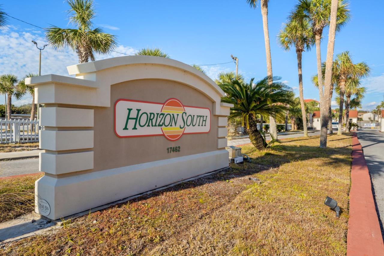 Holiday home Beachside Paradise Sleeps 8 Pools Mini Golf &