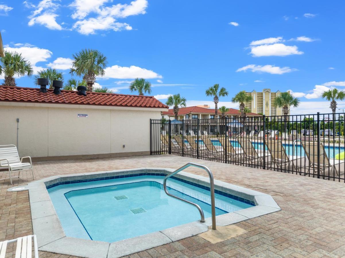 Holiday home Beachside Paradise Sleeps 8 Pools Mini Golf & Panama City Beach