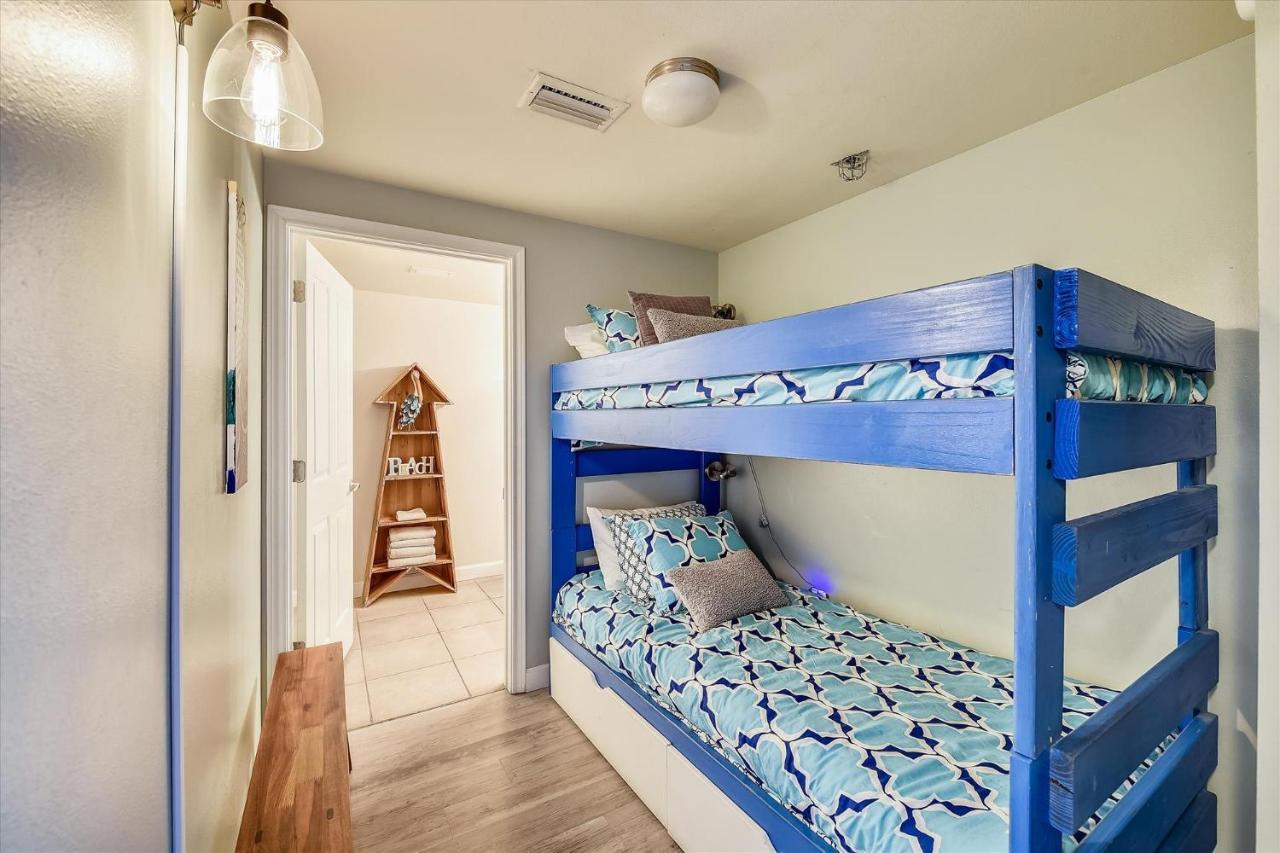 Shores Of Panama 2330 - 1 Bedroom Bunk Area Sleeps 6, Beautiful Direct View! Free Fun! Apartment Panama City Beach